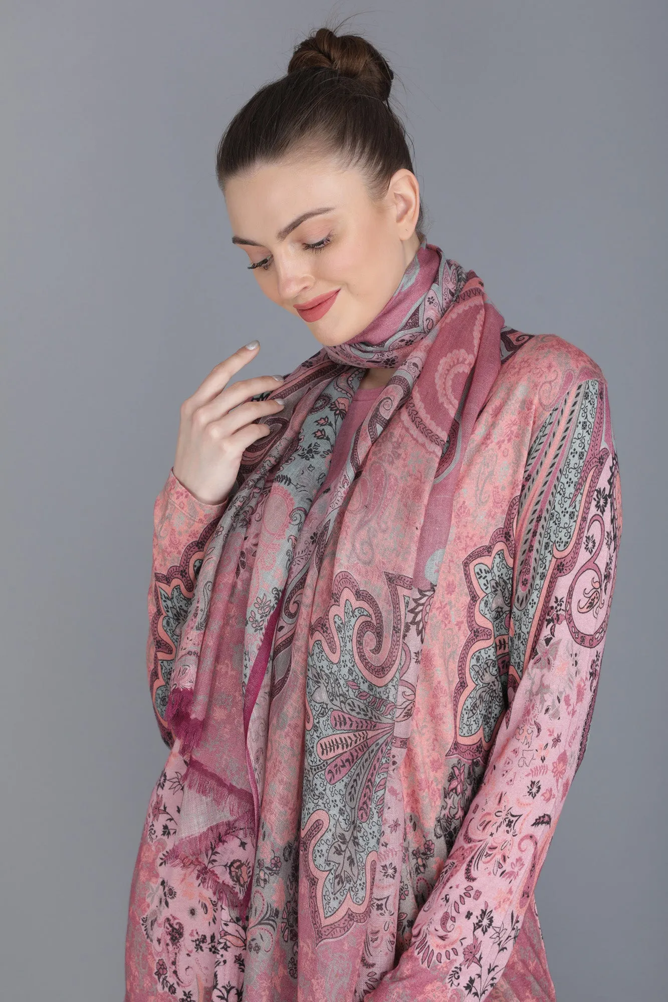 Cashmere Paisley Pattern Twin Set in Pink