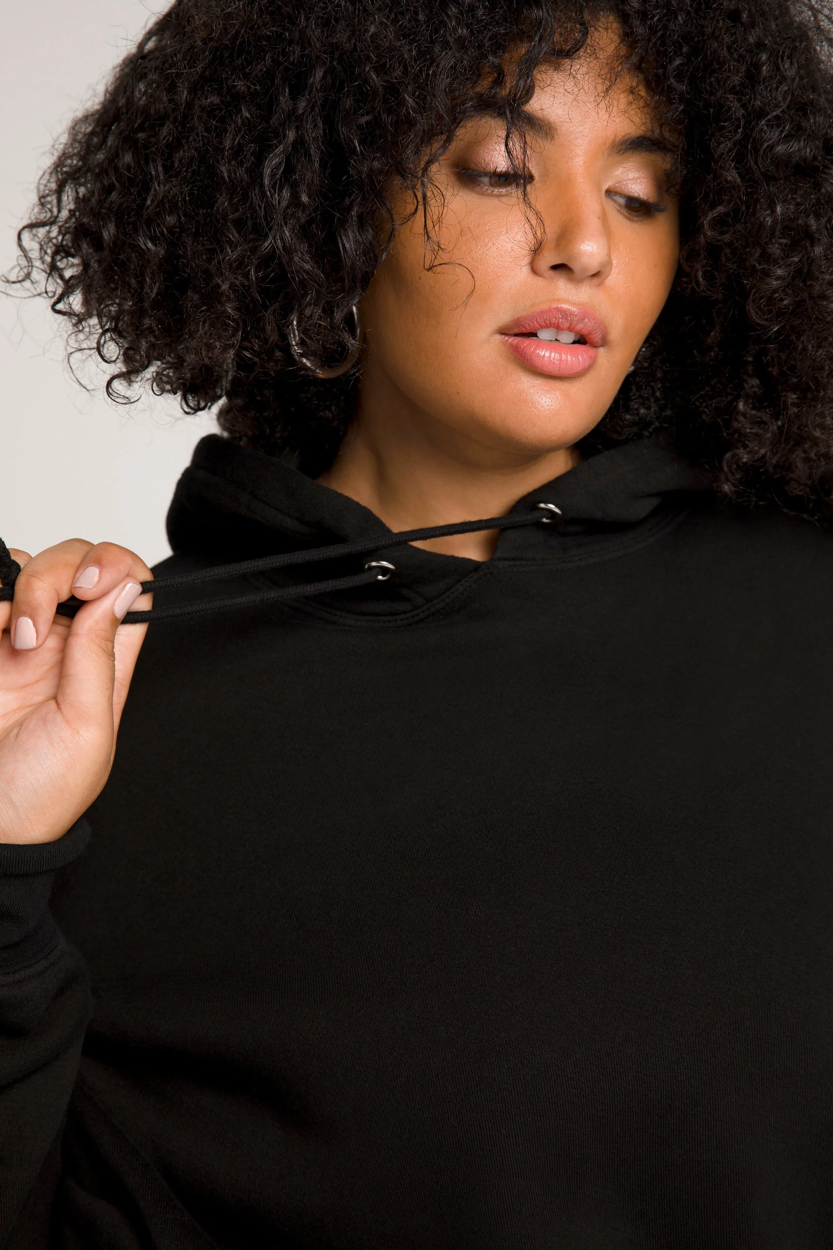 CROPPED & COOL HOODIE | BLACK001