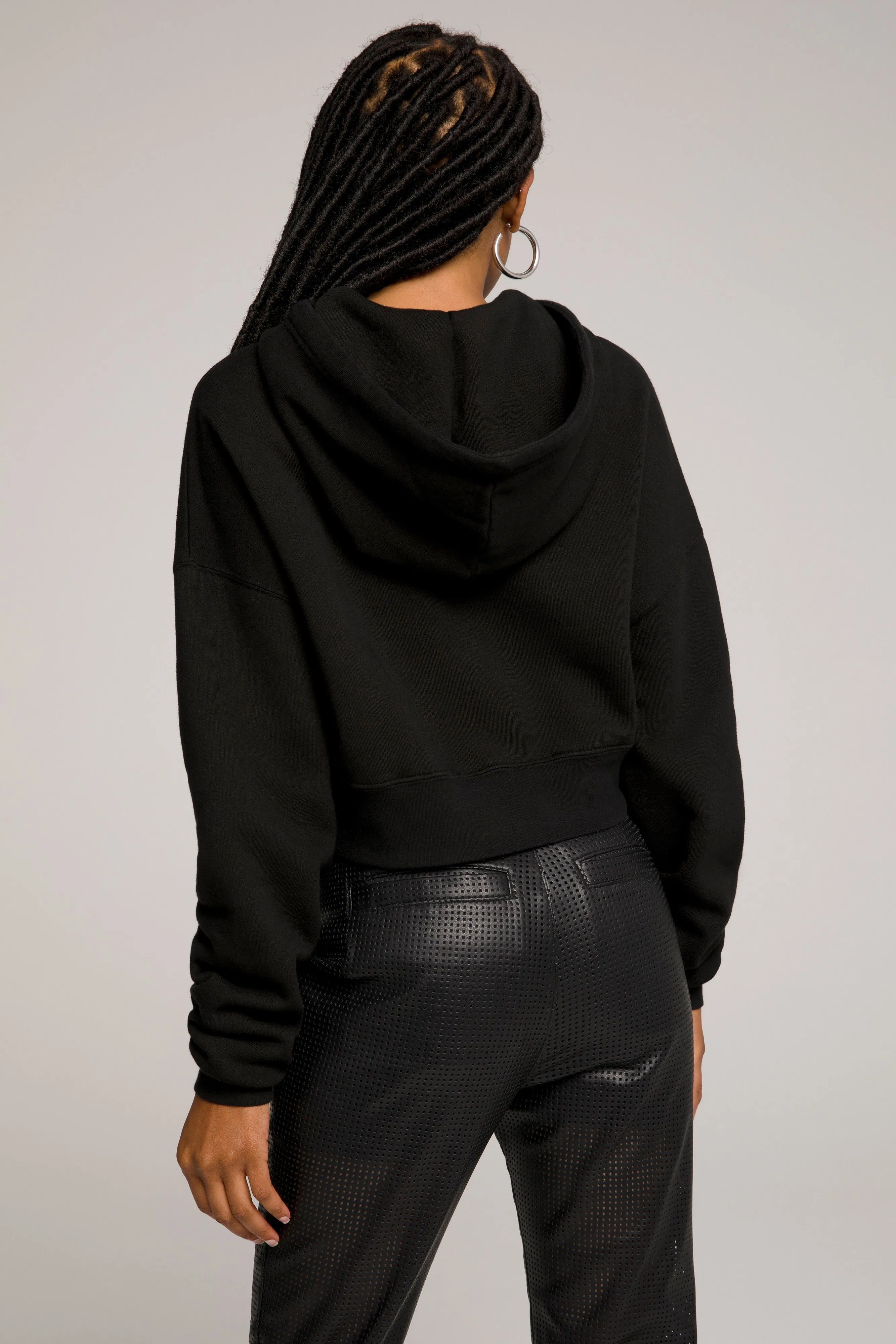 CROPPED & COOL HOODIE | BLACK001