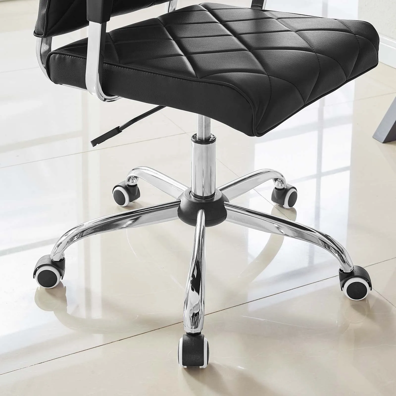 Lattice Vinyl Office Chair