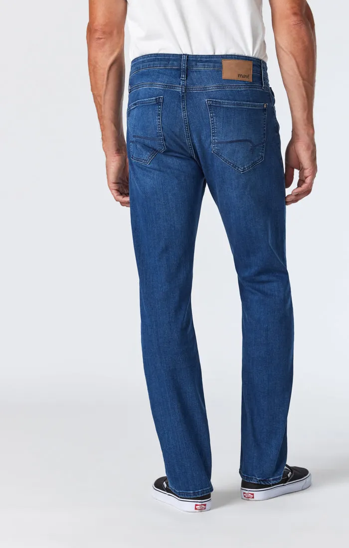 ZACH STRAIGHT LEG JEANS IN MIDNIGHT WILLIAMSBURG